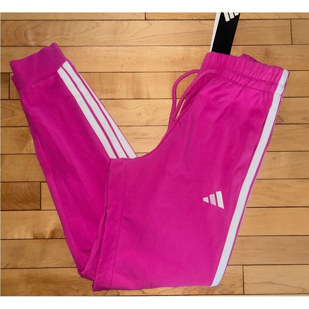 NEW! NWT ADIDAS 3 Stripes Jogger Pants in Lucid Fuchsia Pink Size XS - Picture 1 of 3